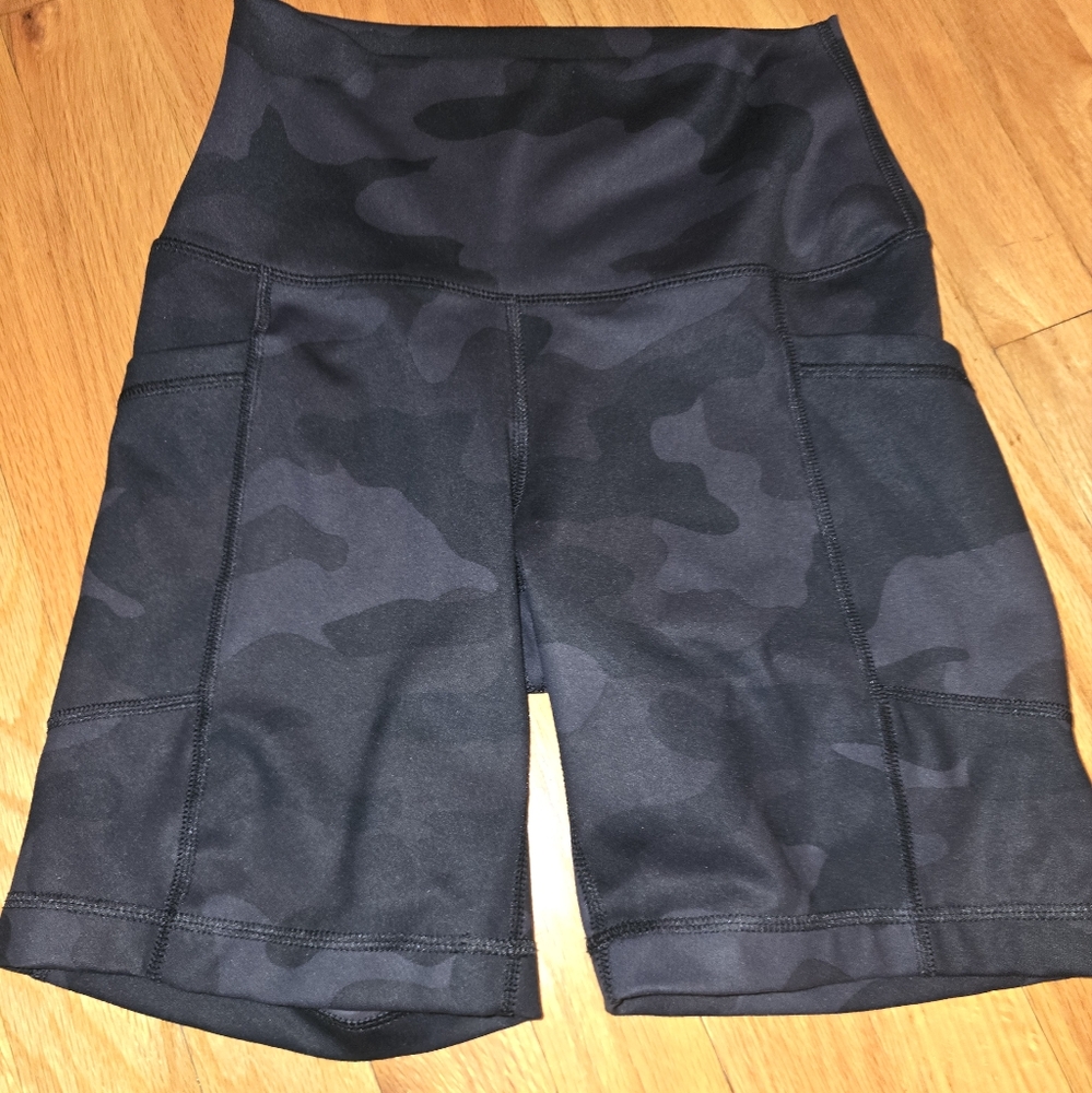 90° Degree by Reflex shorts size small